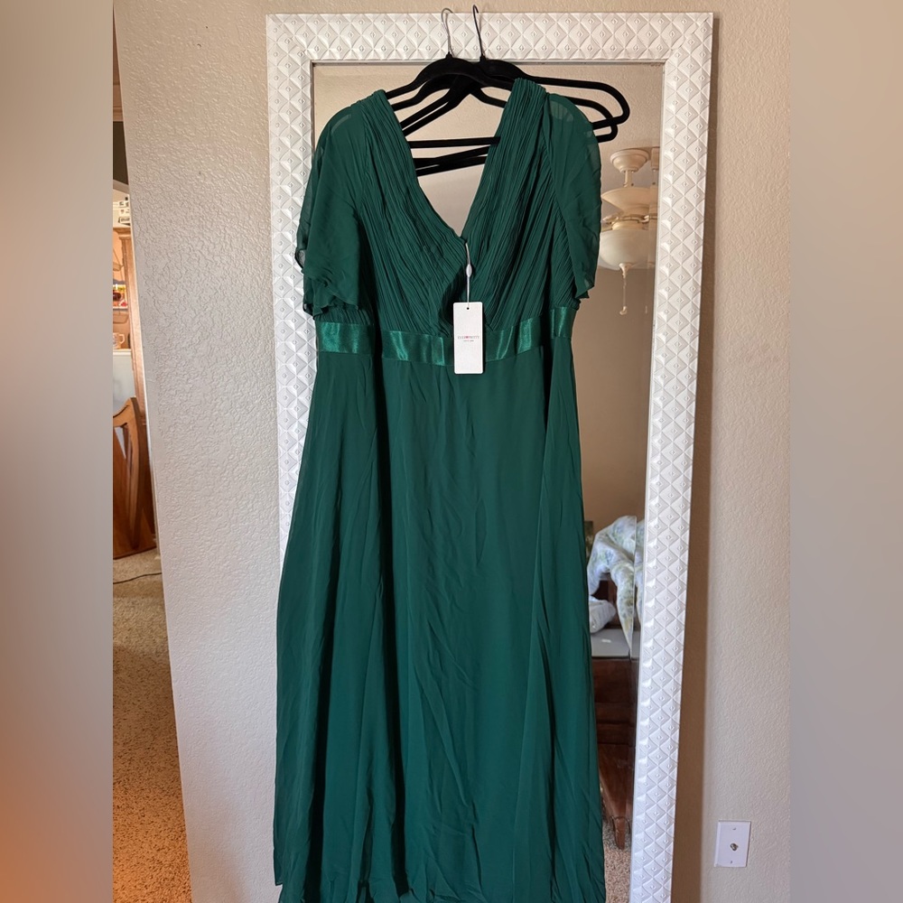 Plus Size Bridesmaids Elegant Deep Green V-Neck Women’s Dress